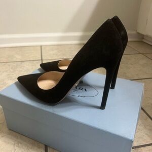 Prada Suede Pointy Toe Pumps, Excellent Condition, size 40.5